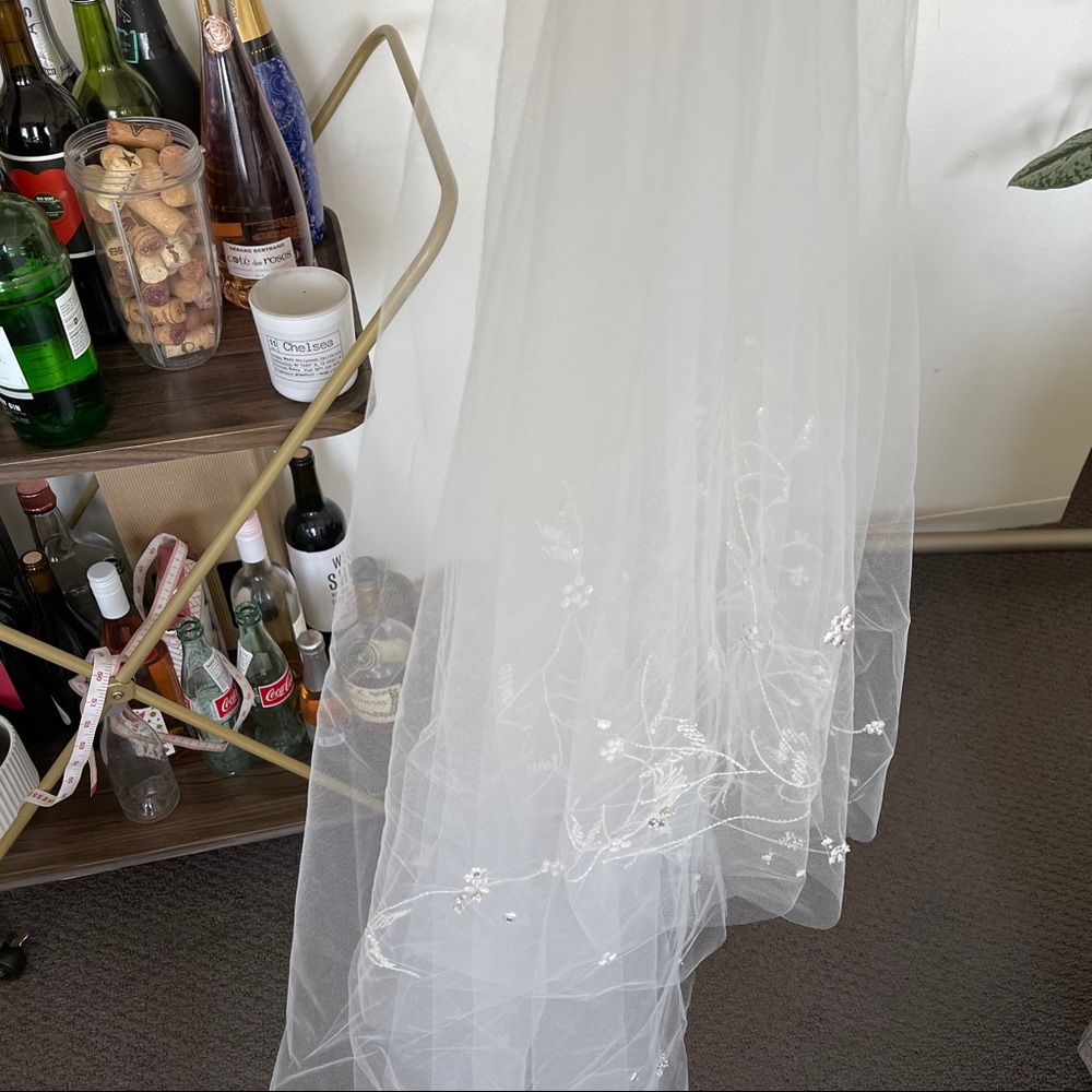 Monique Lhuillier Cathedral Veil - Picture 6 of 6